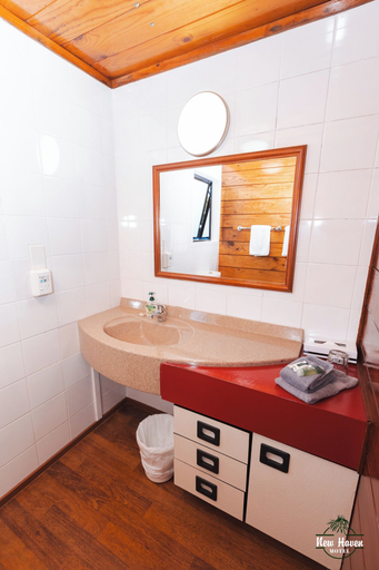 Bathroom 3, New Haven Motel, Waitakere