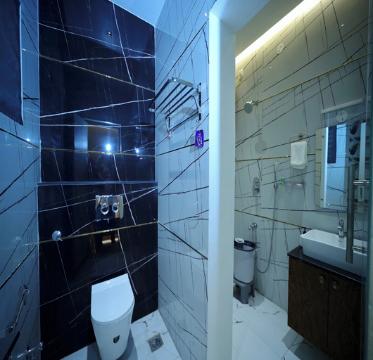 Bathroom 4, Suthanthira Stay Inn, Dindigul