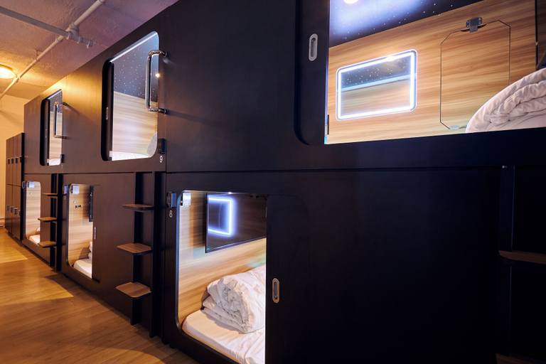 Bedroom 4, Capsule, Montréal