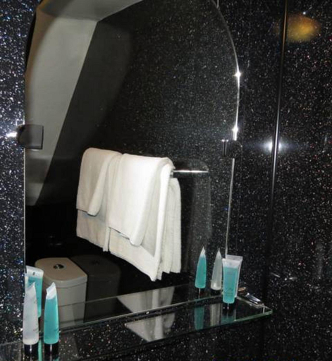 Bathroom 3, The Old Black Horse, Oxfordshire