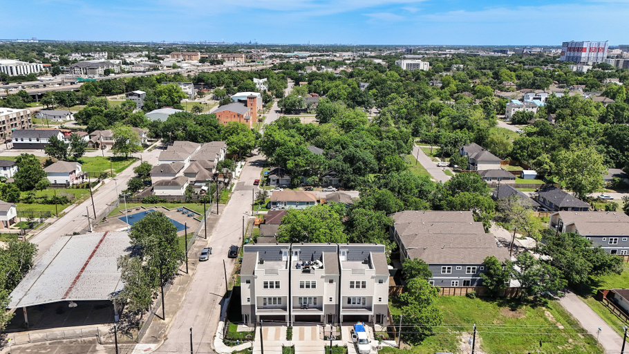 Exterior & Views 2, Modern Cozy Home with King Bed, Houston