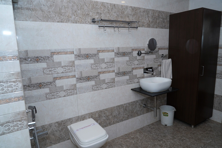Bathroom 3, Marshall the grand, Ahmadabad