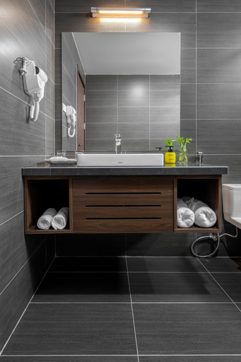 Bathroom 4, Hoang Yen Boutique Hotel, Da Nang