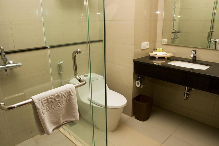 Bathroom 5, Verona Palace Hotel, Bandung