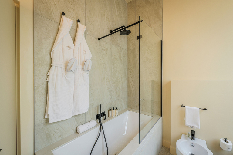 Bathroom 4, Palazzo Montebello, Florence