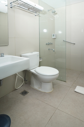 Bathroom 5, Amaris Hotel Sriwedari, Solo