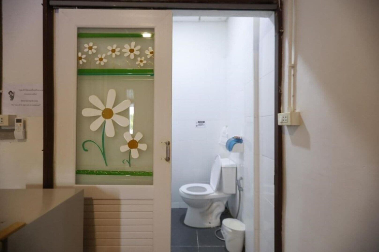 Bathroom 4, Banana Hostel Donmuang, Don Muang