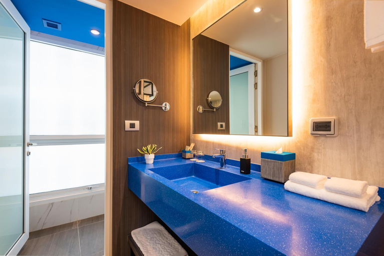 Bathroom 22