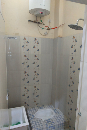 Bathroom 12