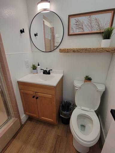 Bathroom 3, Cindys Motel, Lafayette