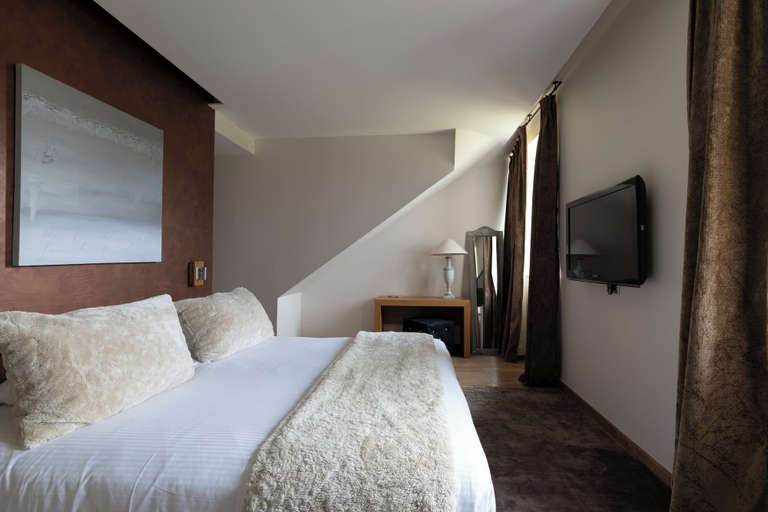 Bedroom 4, Château des Avenieres, Haute-Savoie