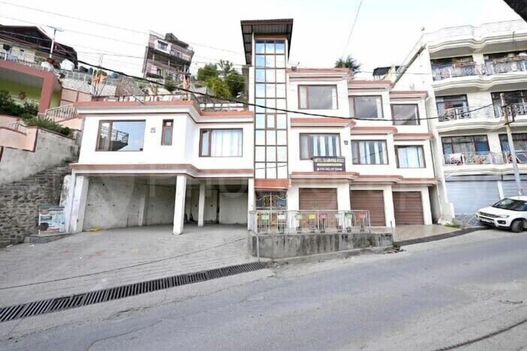 Exterior & Views