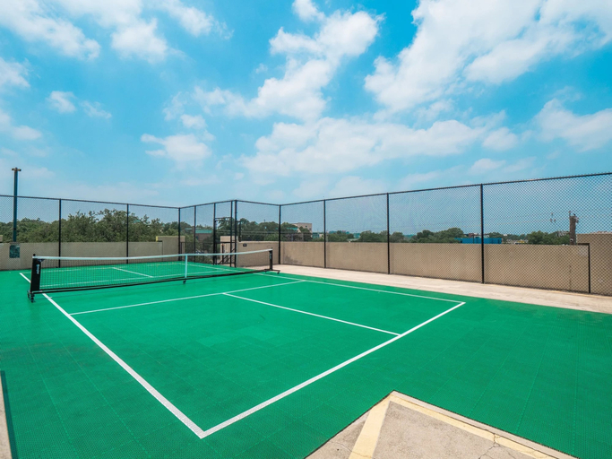 Exterior & Views, Fun Soco 1BR King Suite w Gympickleballlaundry, Travis