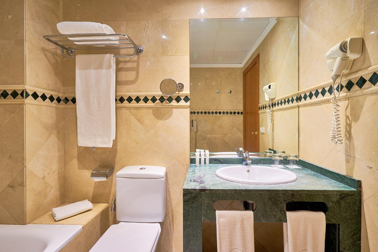 Bathroom 3, Exe Ciudad de Cordoba, Córdoba
