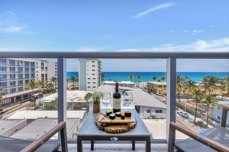 Room 5, Spectacular Beach View Amazing Rooftop Pool, Broward