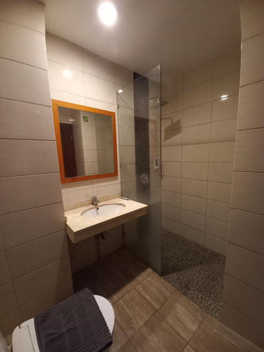 Bathroom 16