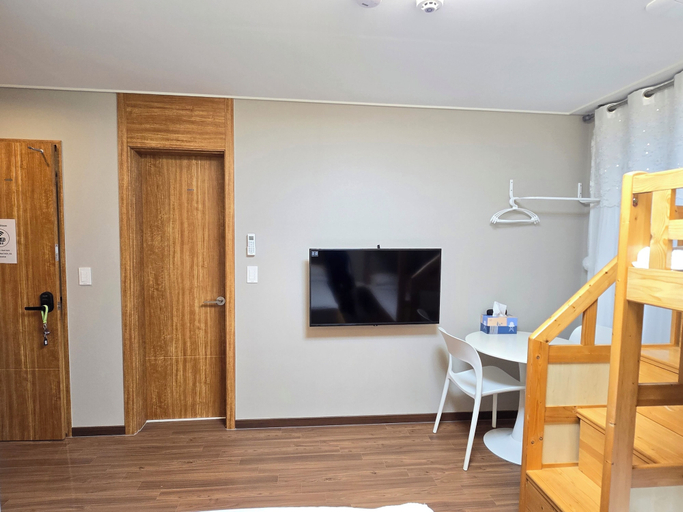 Bedroom 2, Incheon Airport Guesthouse L, Jung