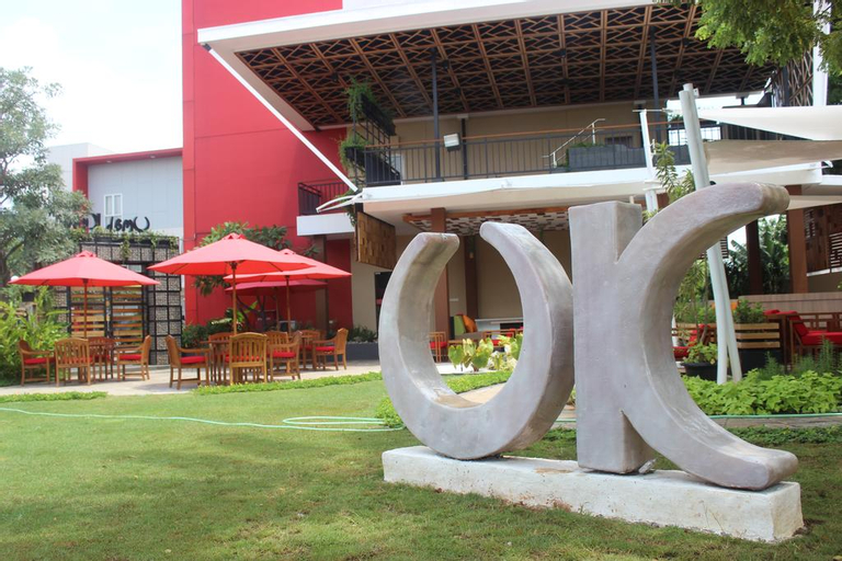 Exterior & Views 29