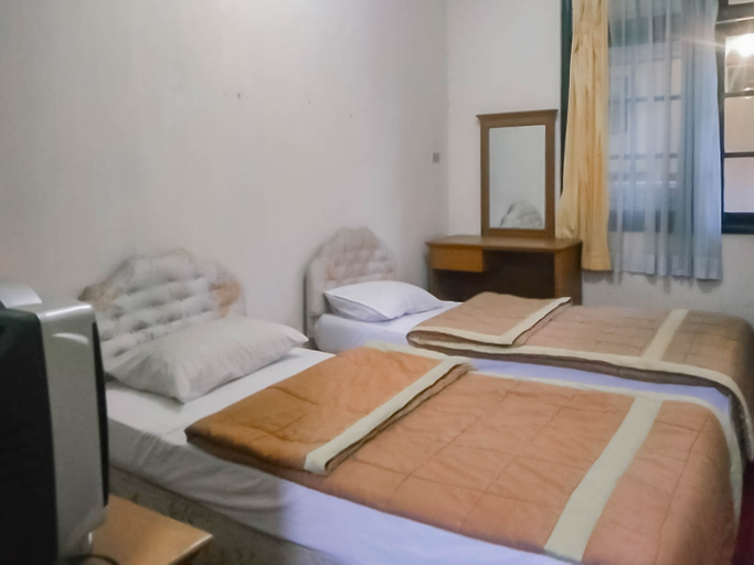 Bedroom 2, Hotel Mataram Cipanas Syariah RedPartner, Cianjur