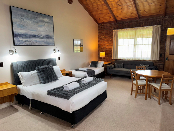 Bedroom 2, Coonawarra Place Motor Inn, Wattle Range - East