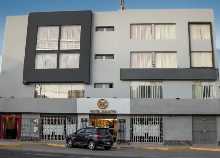 Exterior & Views