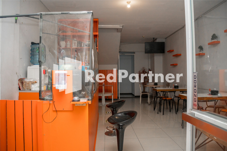 Food & Drinks 5, Hotel C18 @ Cibaduyut Mitra RedDoorz, Bandung