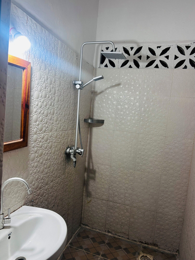 Bathroom 3, The Tropinest, Kaskazini 'A'