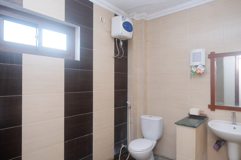 Bathroom 4, Urbanview Omah Pari Boutique Hotel, Yogyakarta