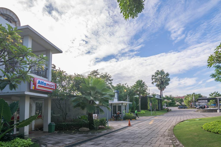 Exterior & Views