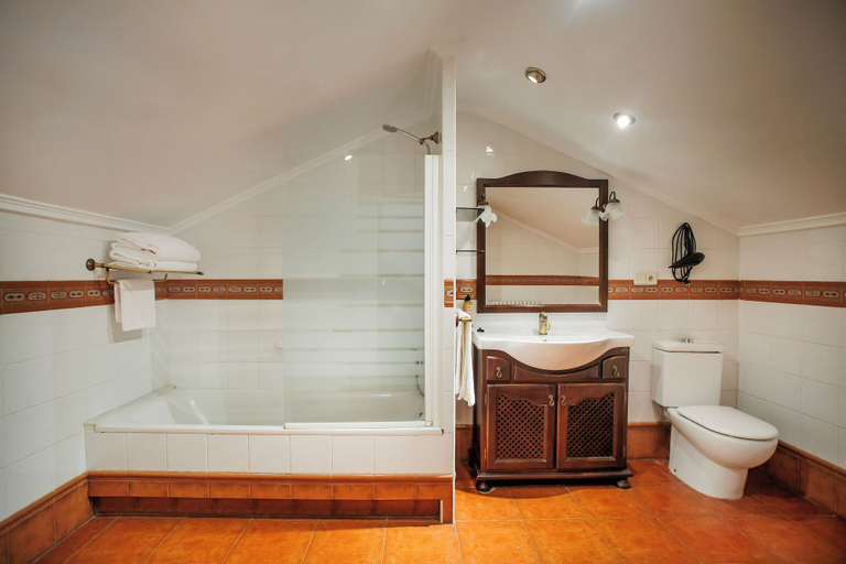 Bathroom 5, Hotel Conde Rodrigo II by eme hoteles, Salamanca