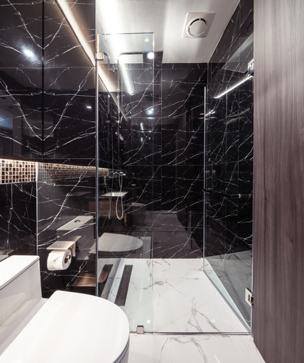Bathroom 16