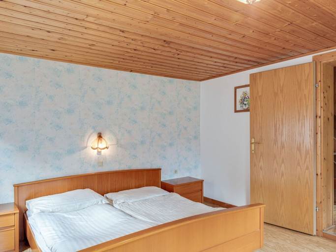 Bedroom 2, Chalet in Matrei Near Ski Lift & Bus, Lienz