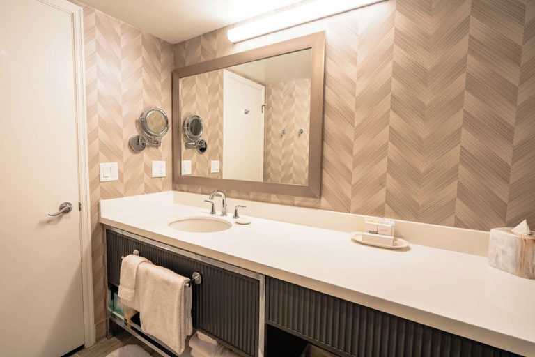 Bathroom 5, La Grande Residence Vancouver at The Sutton Place Hotel, Greater Vancouver