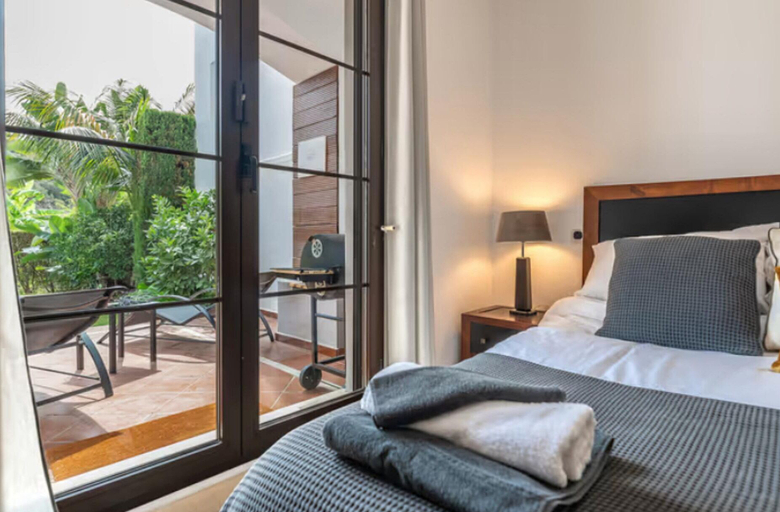 Room 2, 2 Bedrooms - Sleeps 4 - Garden and Pool With View, Málaga