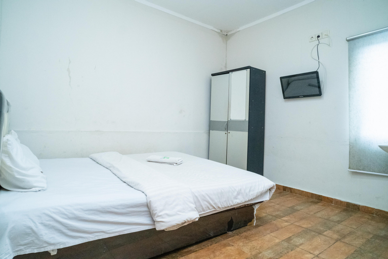 77 Guest House Serpong, South Tangerang