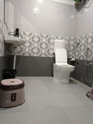 Bathroom, Hotel Shivngan, Ujjain