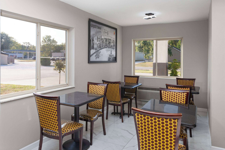 Food & Drinks 5, Super 8 by Wyndham Olney, Richland
