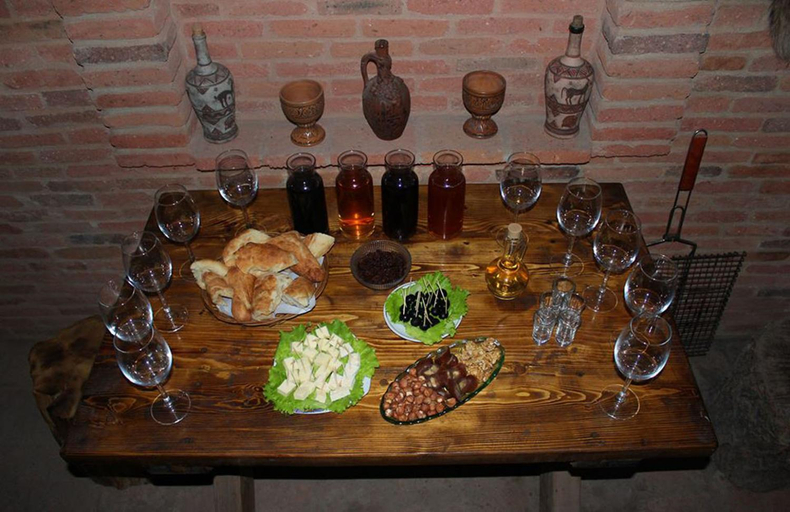 Food & Drinks 5, apartamenti Laliashvilebi's wine cellar, Tbilisi
