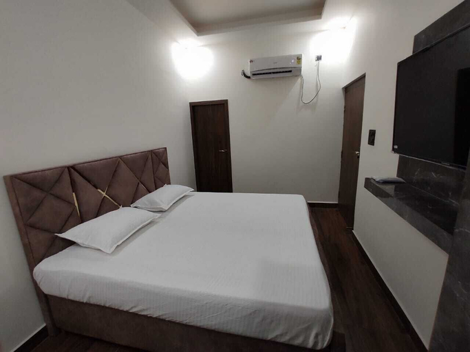 Bedroom 2, Ambika Hotels, Faridabad