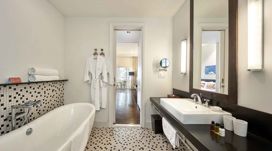 Bathroom 10
