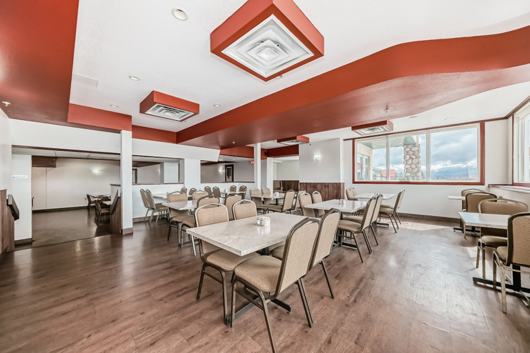 Food & Drinks 5, Grande Cache Inn and Suites, Division No. 18