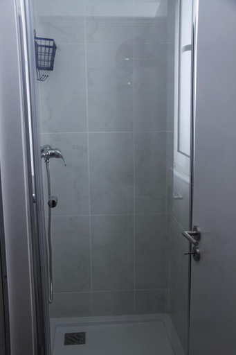 Bathroom 2, MicroRent Rooms, Braga