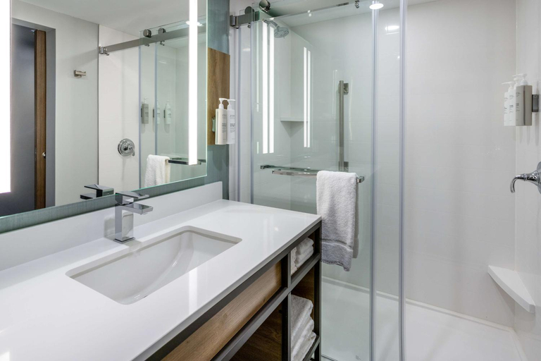 Bathroom 13
