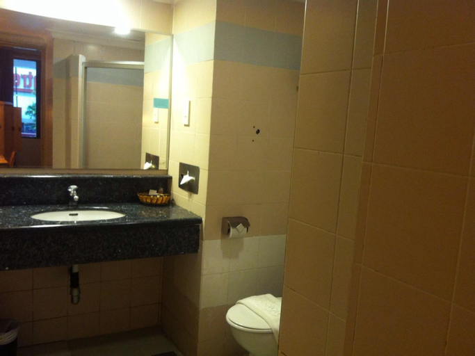 Bathroom 7