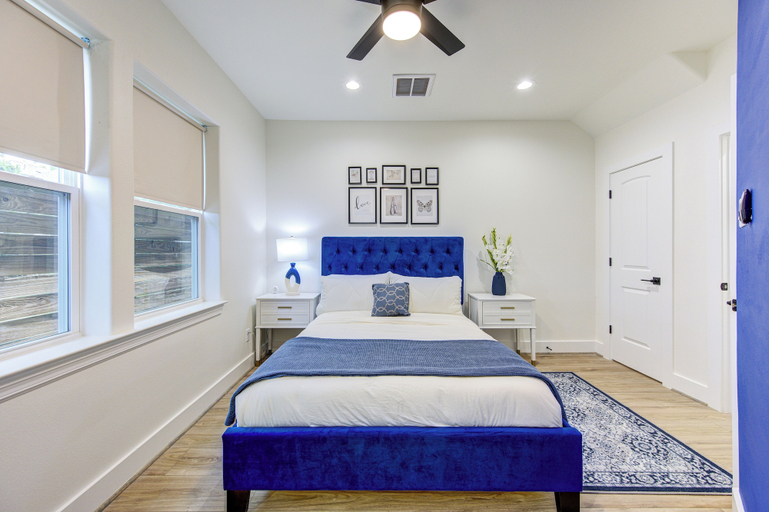 Bedroom 3, Modern Cozy Home with King Bed, Houston