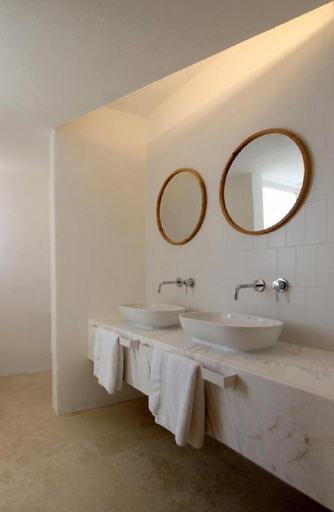 Bathroom 3, The King George Village Boutique Living