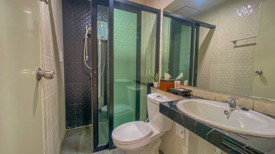 Bathroom 19