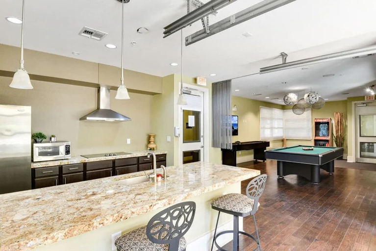 Room 5, Comfy Soco 1BR King Suite w Gympickleballlaundry, Travis