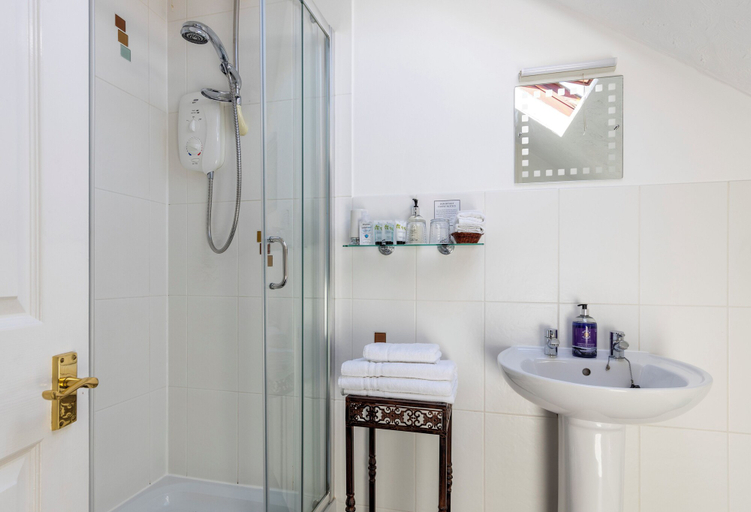 Bathroom 4, Wynnstay House, North Yorkshire