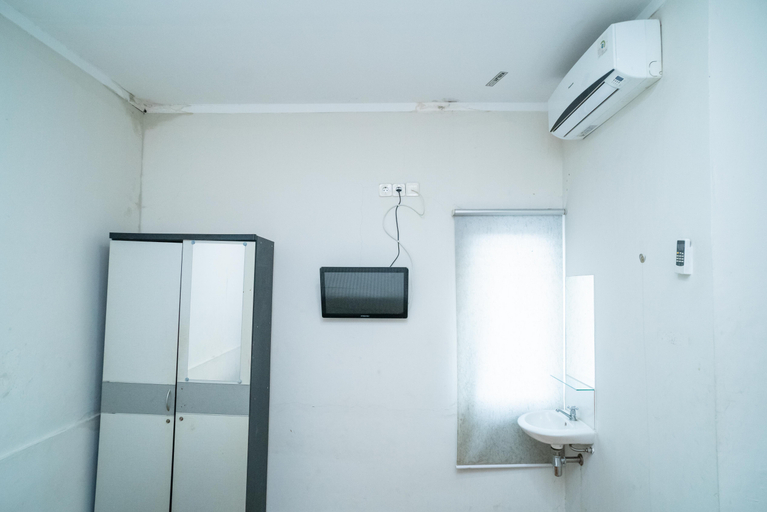 Bathroom 2, 77 Guest House Serpong, South Tangerang